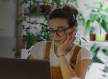 Words-online: a girl looking at her laptop